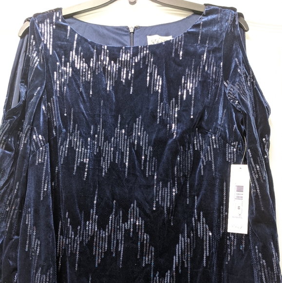 ELIZA J VELVET SHEATH PARTY with cold shoulder - Picture 3 of 9